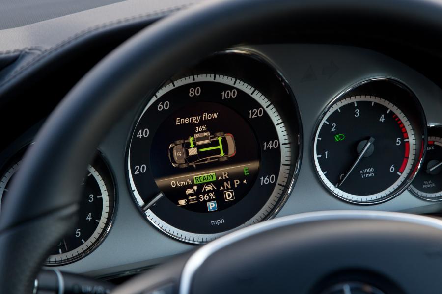  Mercedes-Benz E300 Hybrid Saloon 2012 года  (фото 23 из 58)